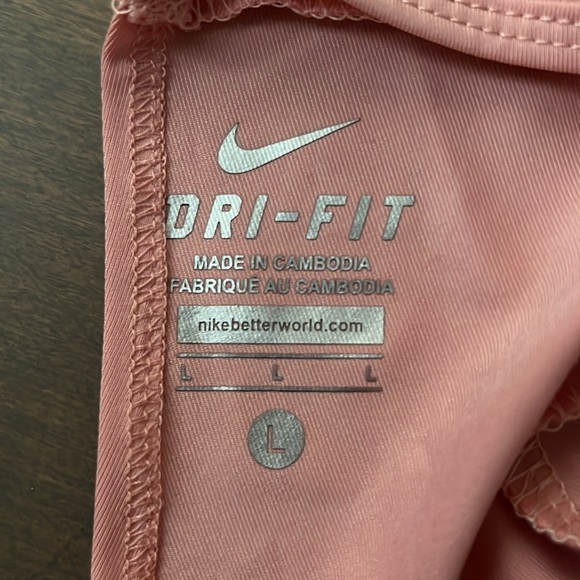Soft pink Nike crop top size L - Picture 3 of 3